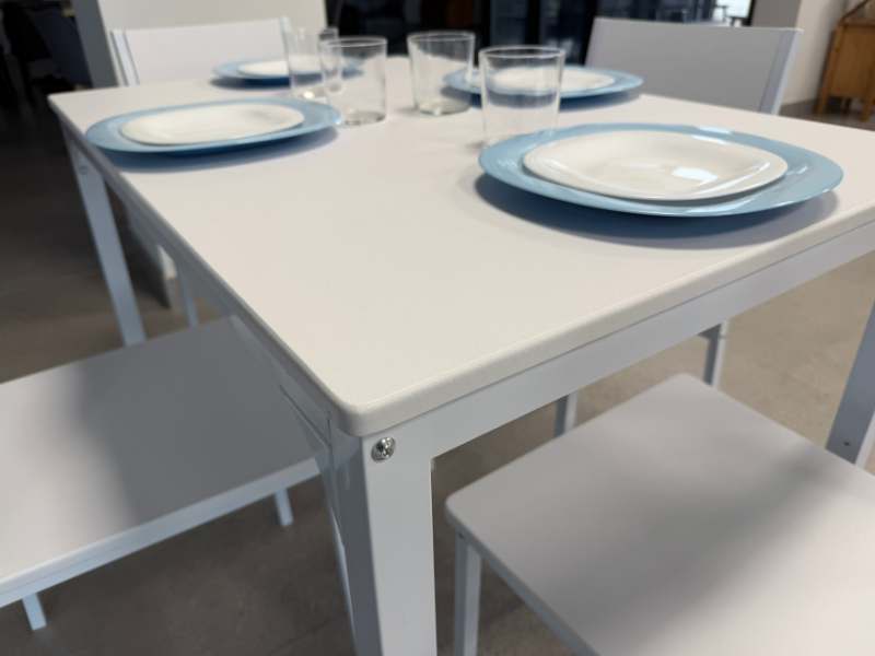 Foto de cliente de Conjunto Mesa Cocina con 4 Sillas Color Blanco Brillo
