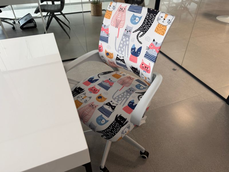 Foto de cliente de Silla Escritorio Juvenil Vita Gatito Miau Color Blanco