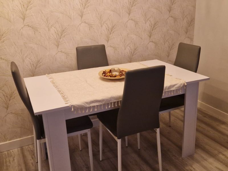 Foto de cliente de Silla De Comedor Sora Polipiel Gris Y Plata