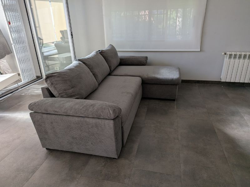 Foto de cliente de Sofá Cama Chaise Longue con Arcón, Estante y Puf Romeo Gris Oscuro 249 cm