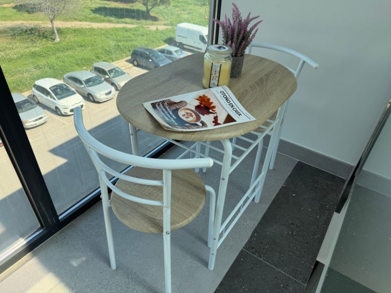 Foto de cliente de Conjunto Mesa Cocina y 2 Sillas Butterfly Fija Color Blanco y Roble Sonoma