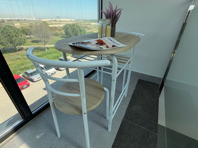 Foto de cliente de Conjunto Mesa Cocina y 2 Sillas Butterfly Fija Color Blanco y Roble Sonoma