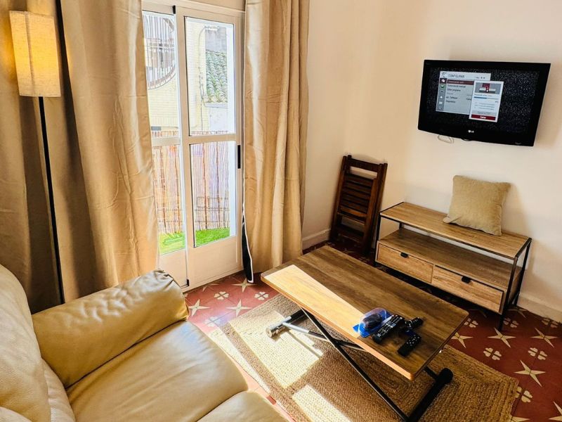 Foto de cliente de Mueble tv Aliaj Para salón comedor color negro y roble claro 100 cm