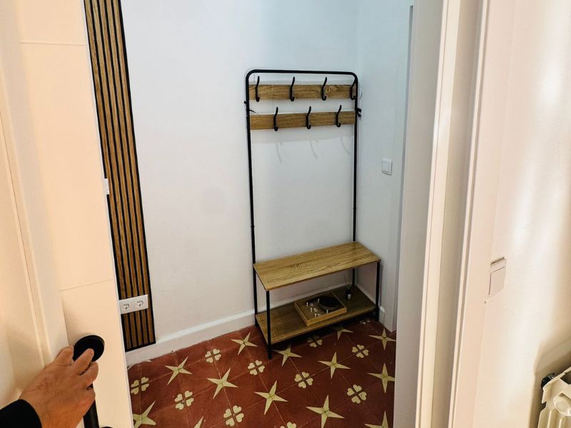 Foto de cliente de Perchero Entrada 7 Colgadores Sert Color Roble Cambrian y Negro 80x170x30 cm