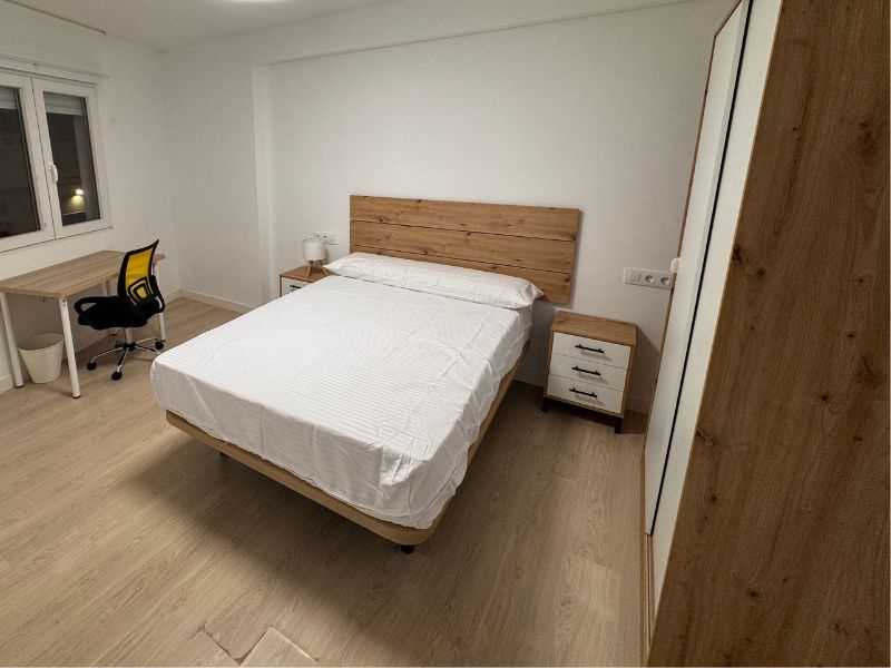 Foto de cliente de Cabecero con 2 Mesitas Lúmina en Blanco Artik y Roble Nodi 240 cm