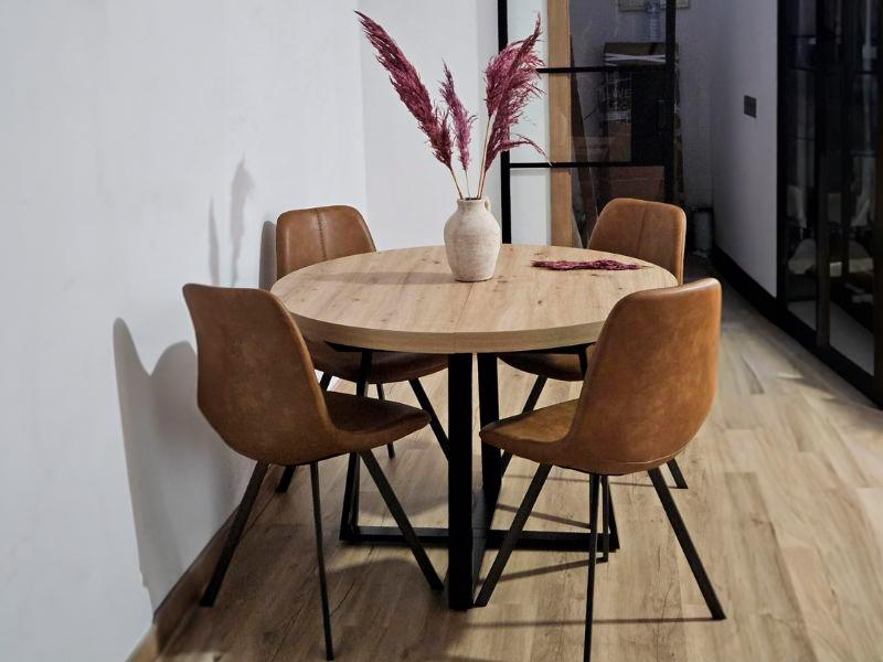 Foto de cliente de Mesa Comedor Redonda Extensible Aduna Roble y Negro 110-158x110 cm