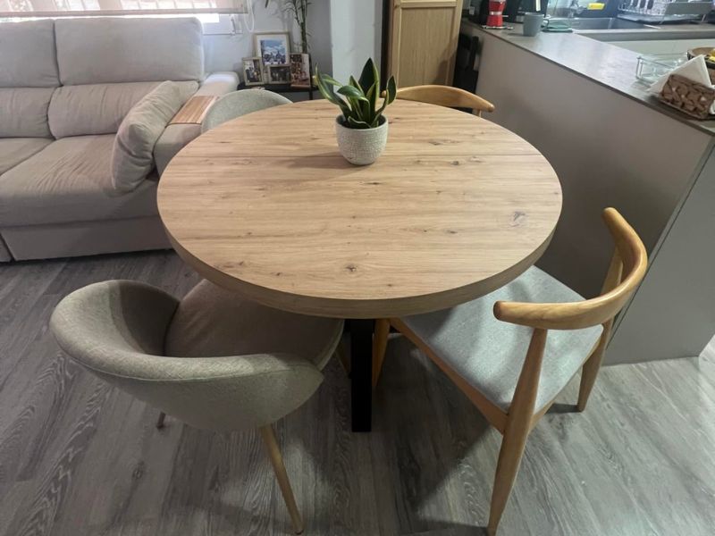 Foto de cliente de Mesa Comedor Redonda Extensible Aduna Roble y Negro 110-158x110 cm