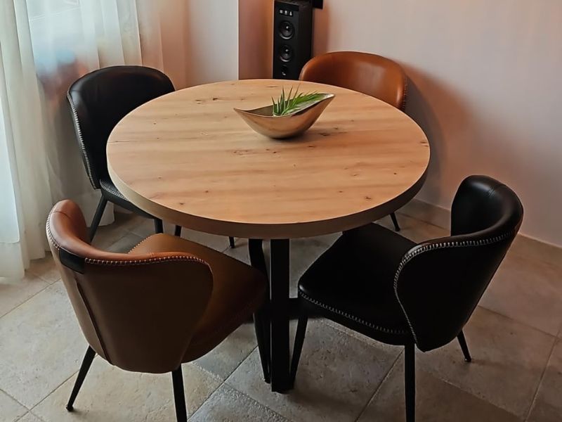 Foto de cliente de Mesa Comedor Redonda Extensible Aduna Roble y Negro 110-158x110 cm