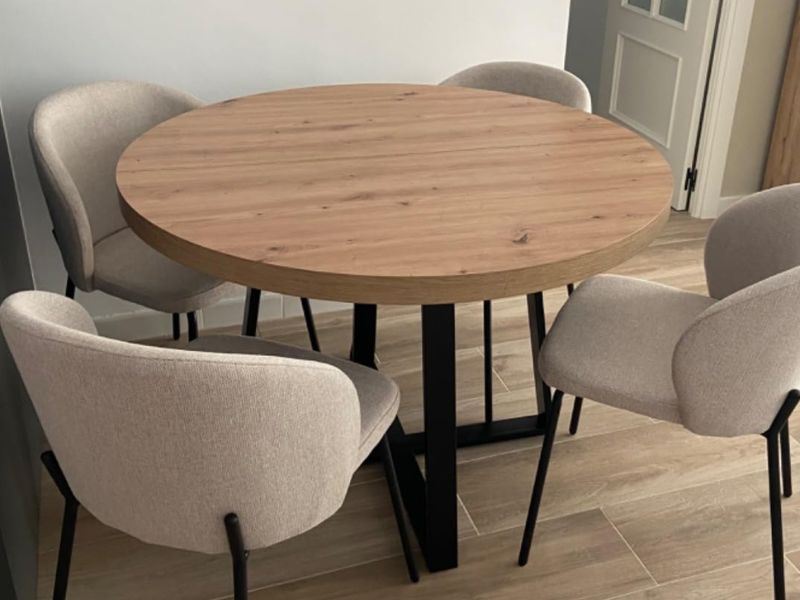 Foto de cliente de Mesa Comedor Redonda Extensible Aduna Roble y Negro 110-158x110 cm