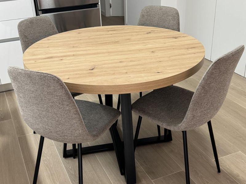 Foto de cliente de Mesa Comedor Redonda Extensible Aduna Roble y Negro 110-158x110 cm