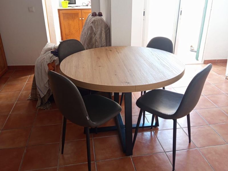 Foto de cliente de Mesa Comedor Redonda Extensible Aduna Roble y Negro 110-158x110 cm
