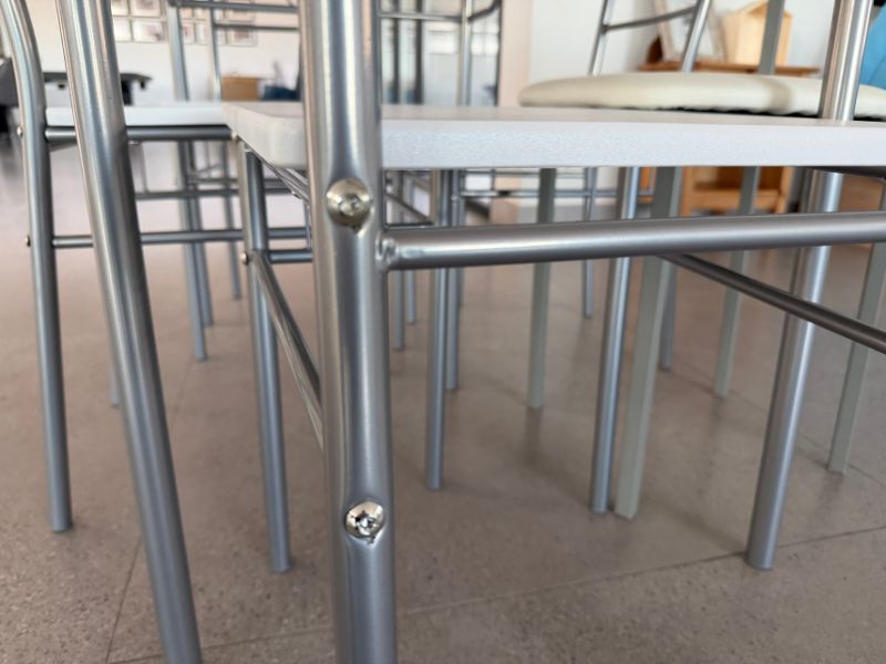 Foto de cliente de Conjunto Mesa Cocina y 4 Sillas Color Gris y Blanco