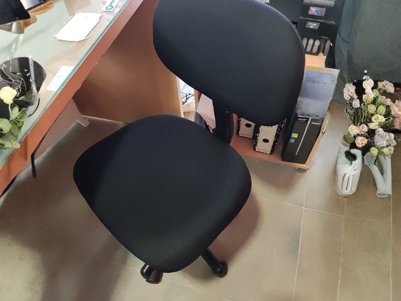 Foto de cliente de Silla giratoria Lucky color Negro estudio juvenil moderna