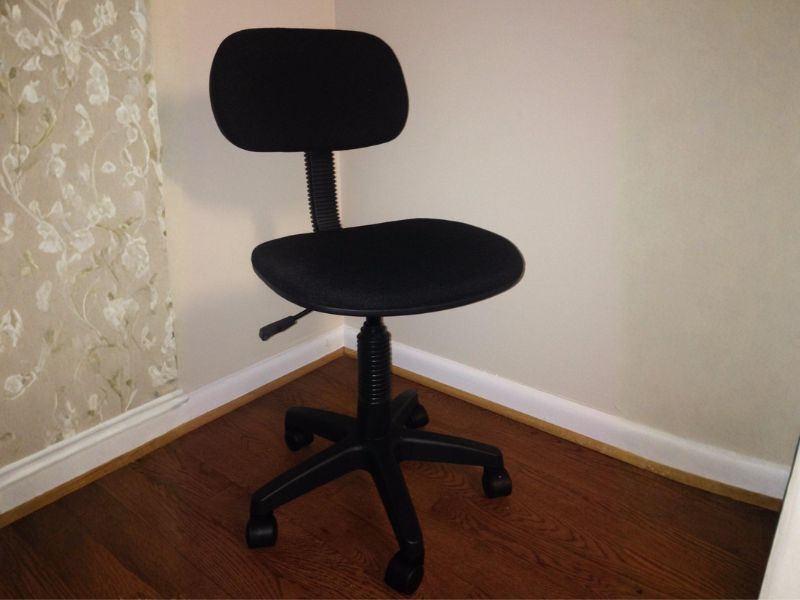 Foto de cliente de Silla giratoria Lucky color Negro estudio juvenil moderna