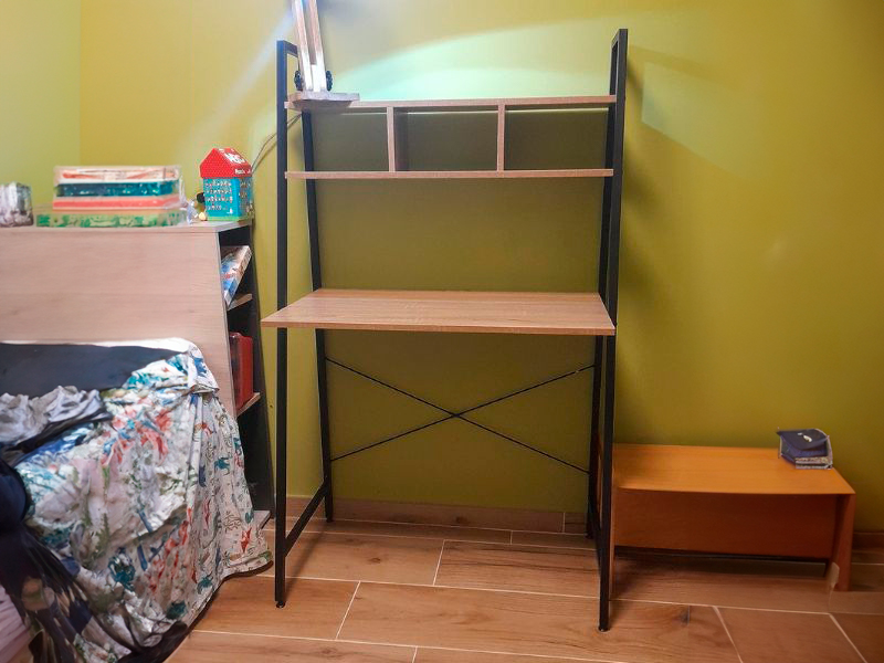 Foto de cliente de Mesa Escritorio Ordenador Simply con Estante Color Roble Cambrian y Negro 86 cm