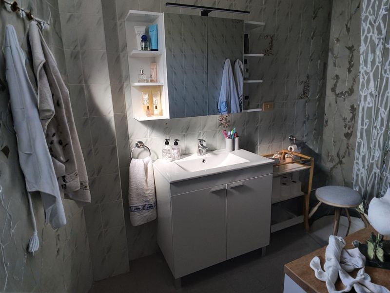 Foto de cliente de Mueble de baño Atenea con 2 Puertas Color Blanco Brillo 80 cm (Lavabo opcional)