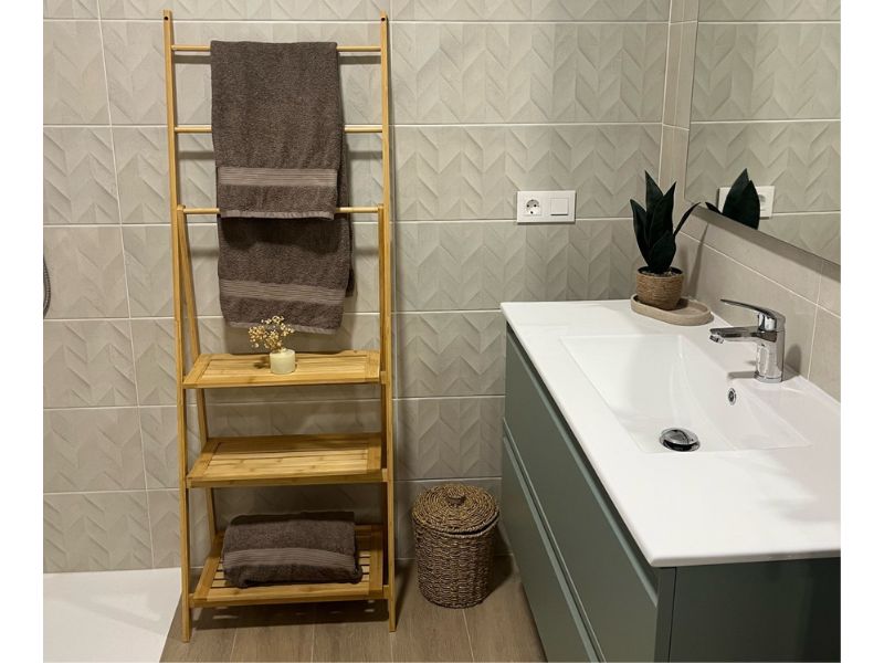 Foto de cliente de Estantería de Baño Tres Barras y Tres Estantes Bambú Bam Color Marrón 53x152 cm