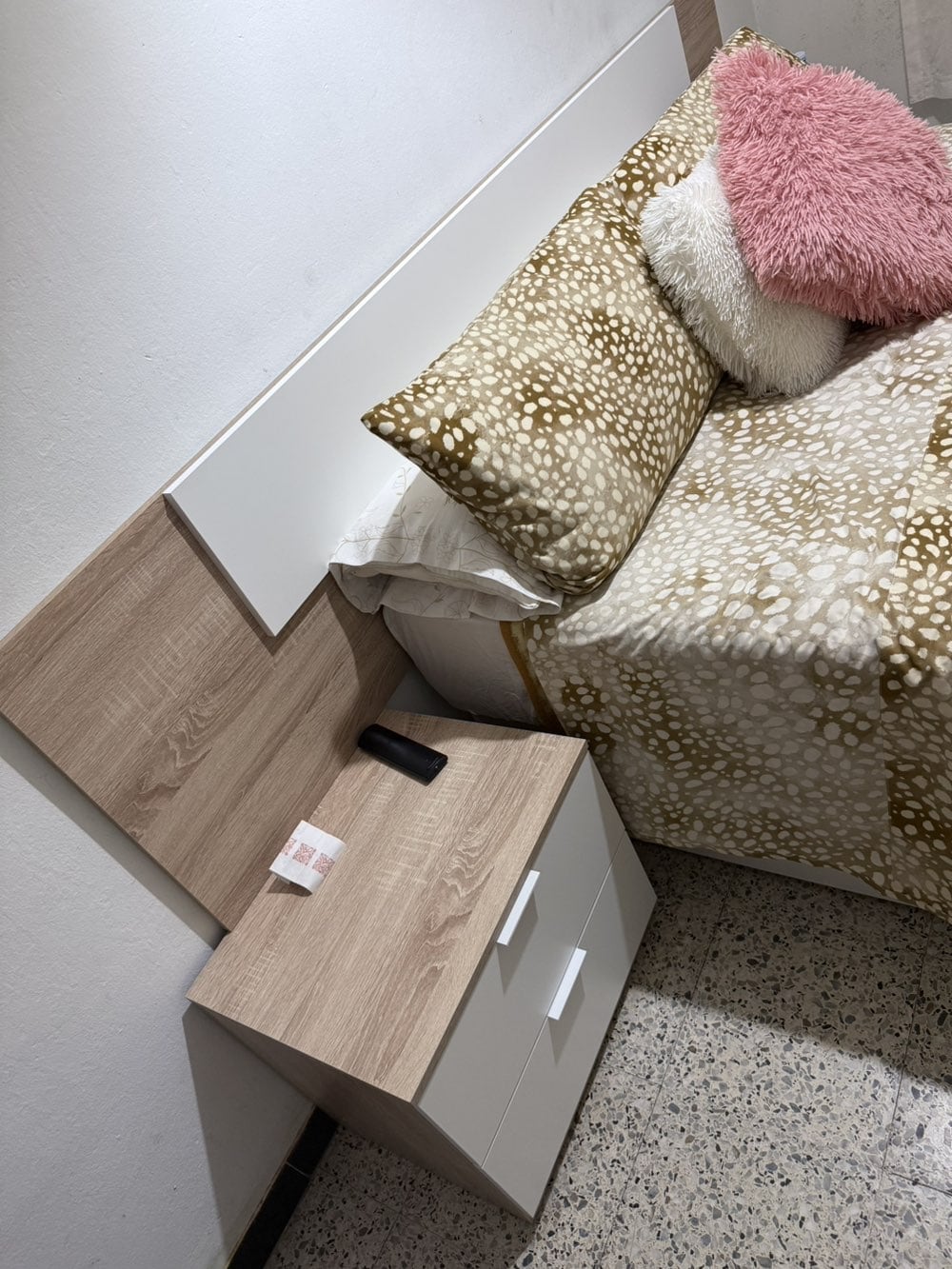 Foto de cliente de Cabecero de Cama con Mesitas Para Habitación Matrimonio 247 cm