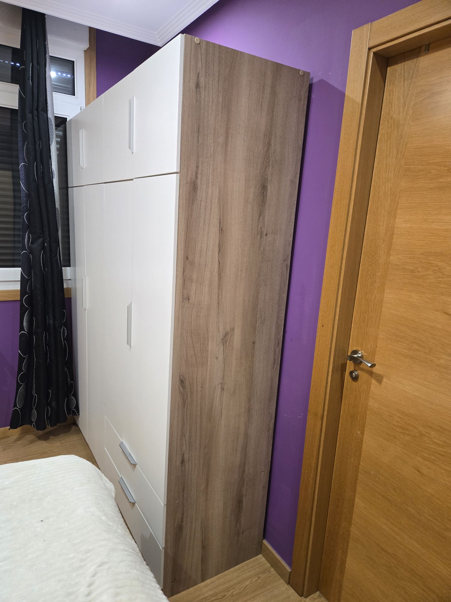 Foto de cliente de Armario Dormitorio Ghost 2 Cajones y 8 Puertas Blanco y Roble Kronberg 158x51 cm