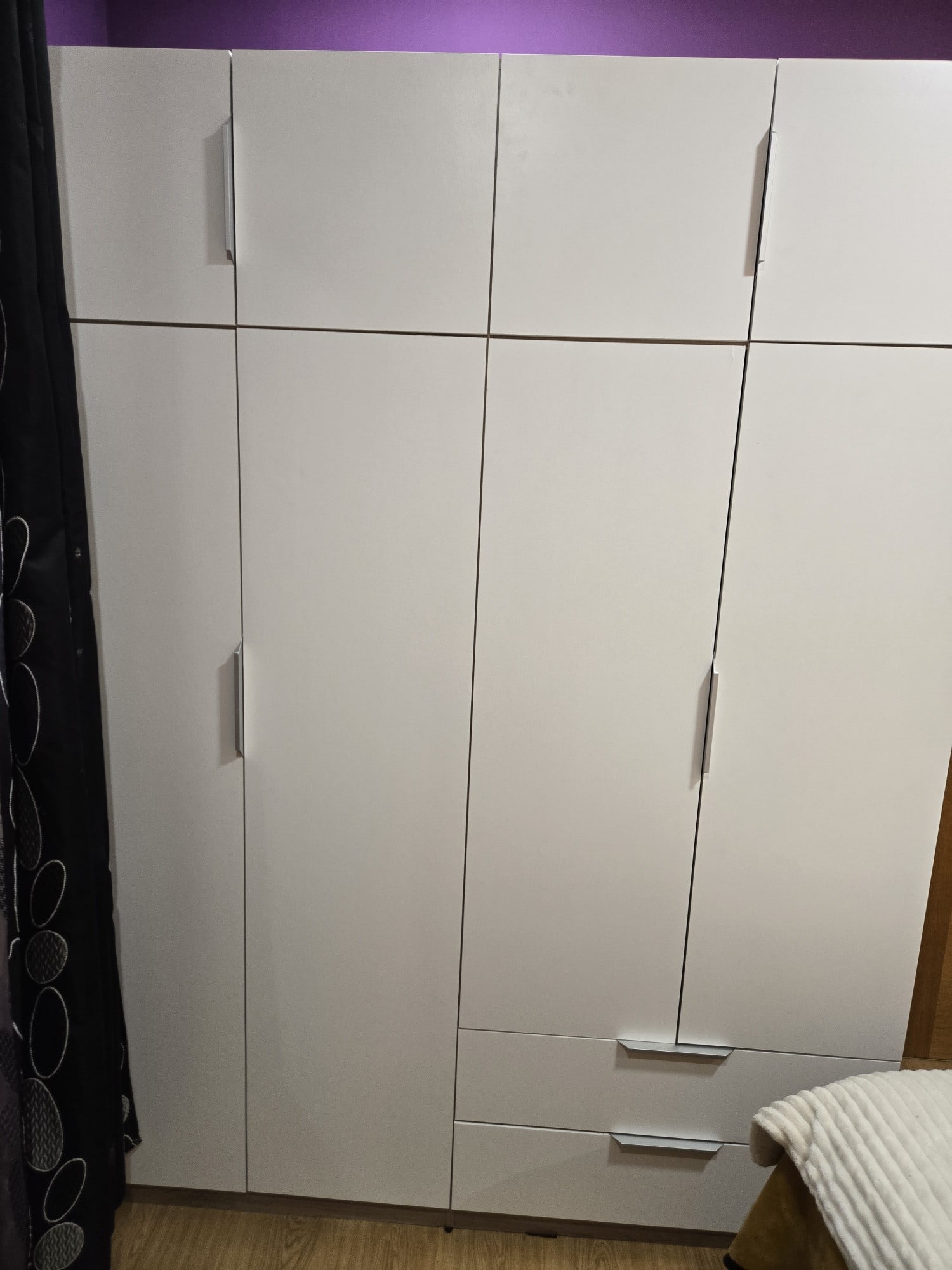 Foto de cliente de Armario Dormitorio Ghost 2 Cajones y 8 Puertas Blanco y Roble Kronberg 158x51 cm