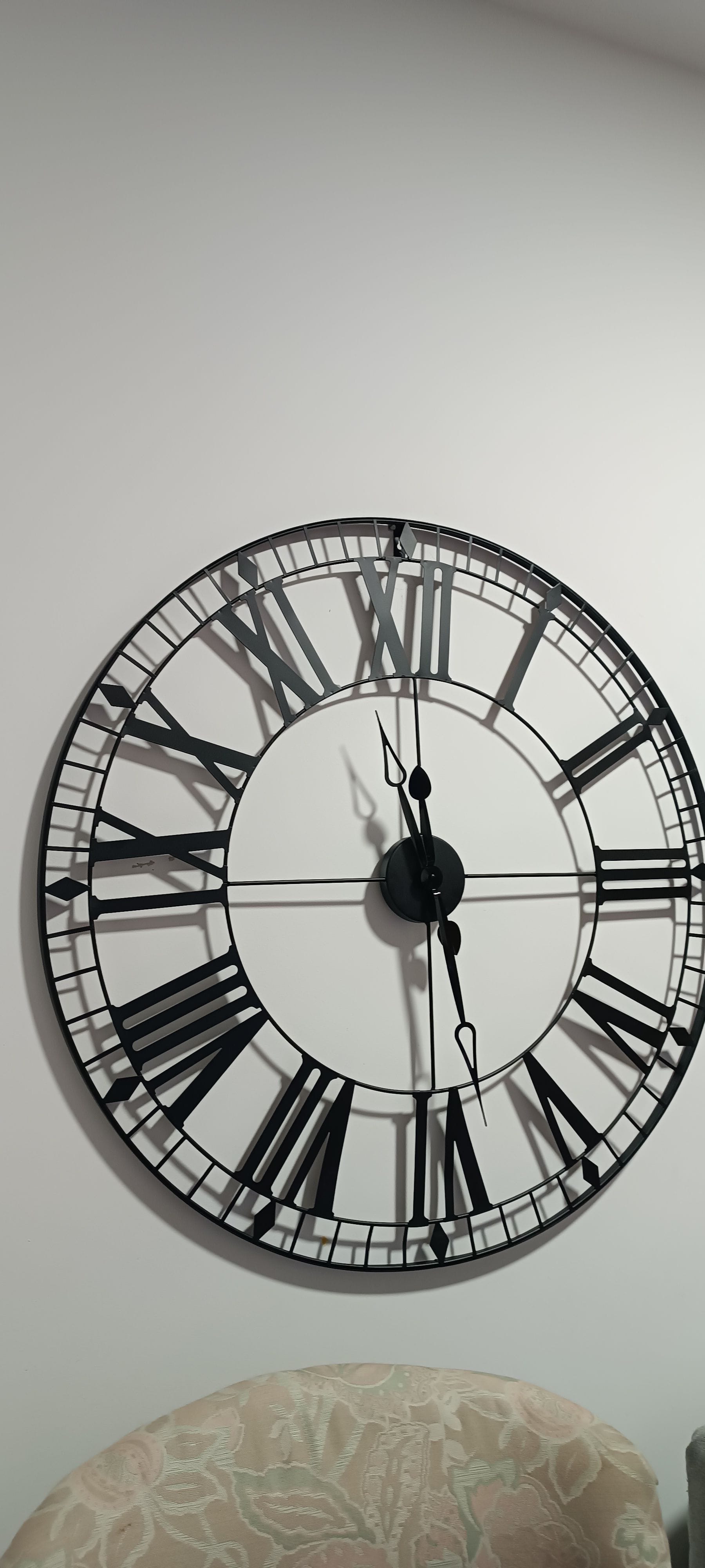 Foto de cliente de Reloj de pared Tibor Color Negro 88 cm