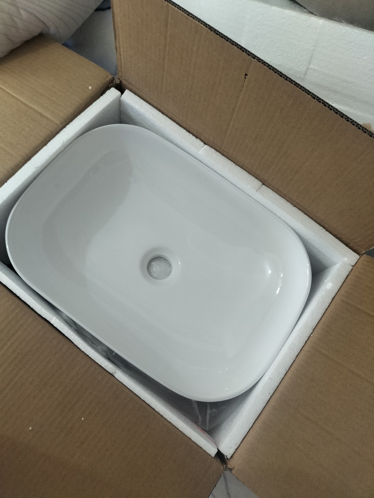 Foto de cliente de Lavabo Sobre Encimera Cerámico Rectangular Para Mueble de Baño 46x32 cm