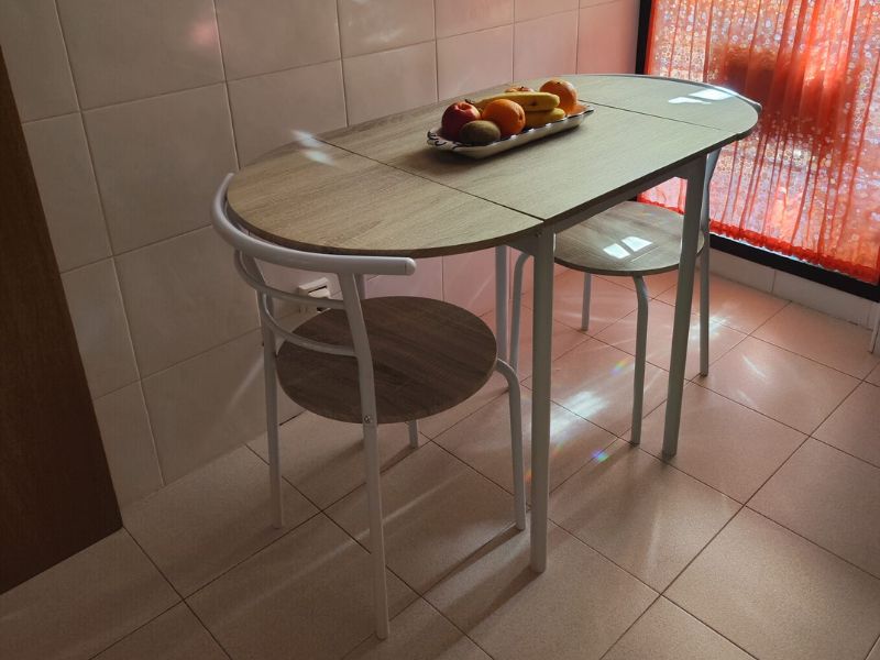 Foto de cliente de Conjunto mesa y 2 sillas blanco y roble Butterfly