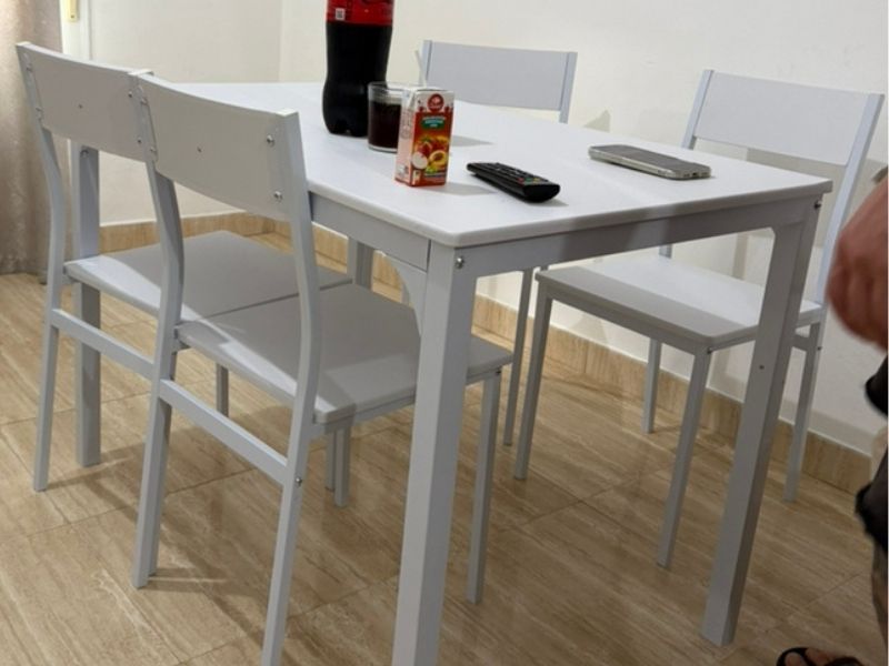 Foto de cliente de Conjunto Mesa Cocina con 4 Sillas Color Blanco Brillo