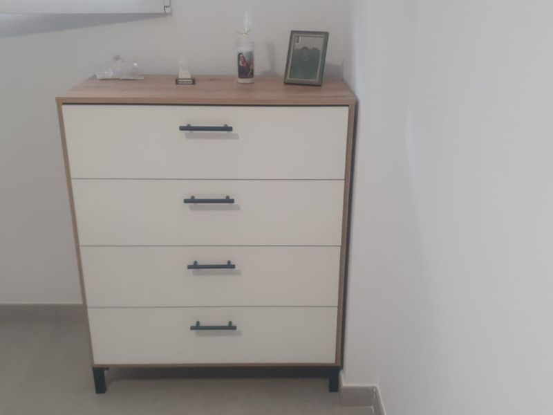 Foto de cliente de Cómoda de 4 Cajones Lúmina en Blanco Artik y Roble Nodi 78x94 cm