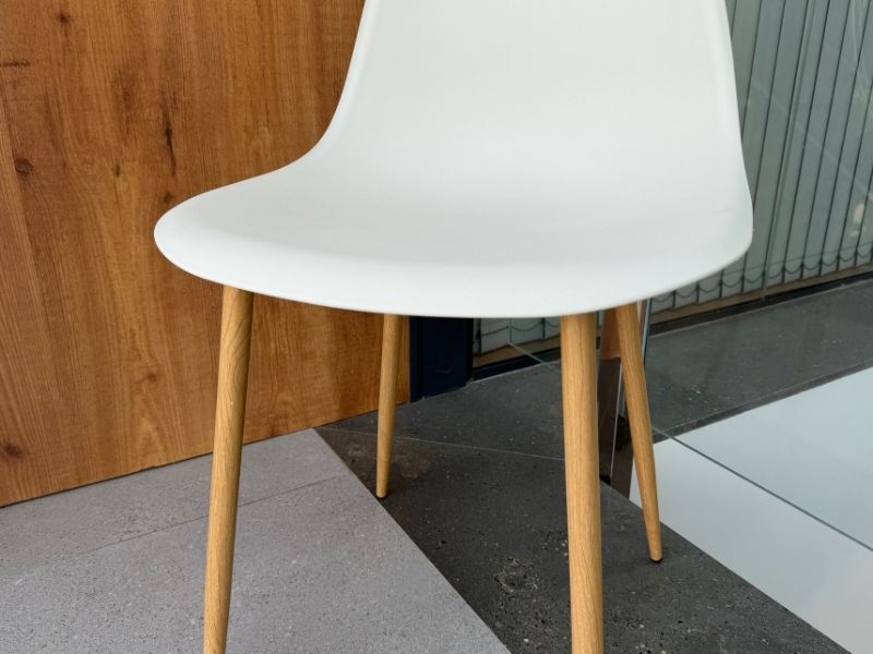 Foto de cliente de Sillas Taho Estilo Nórdico de Salón Color Blanco y Madera Claro