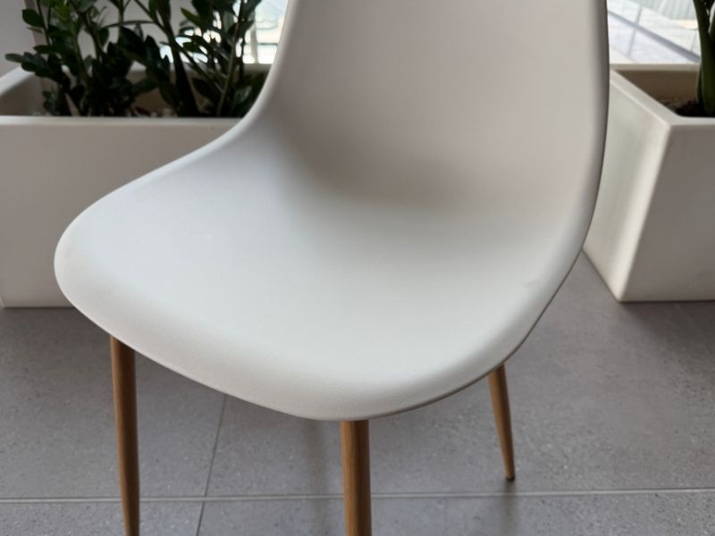Foto de cliente de Sillas Taho Estilo Nórdico de Salón Color Blanco y Madera Claro