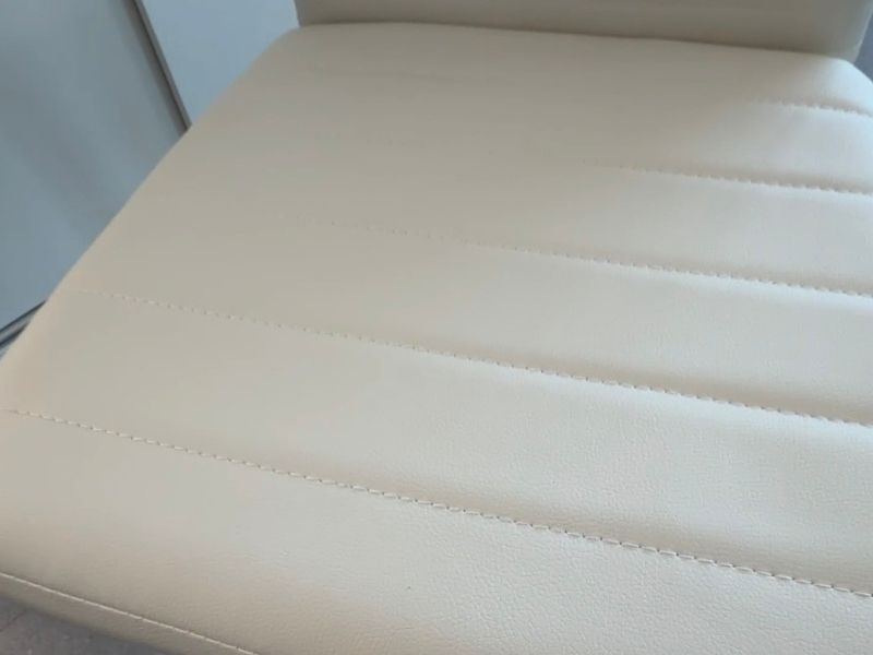 Foto de cliente de Silla de Comedor Avat Moderna en Color Blanco
