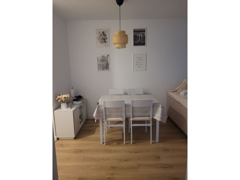 Foto de cliente de Conjunto Mesa Cocina con 4 Sillas Color Blanco Brillo