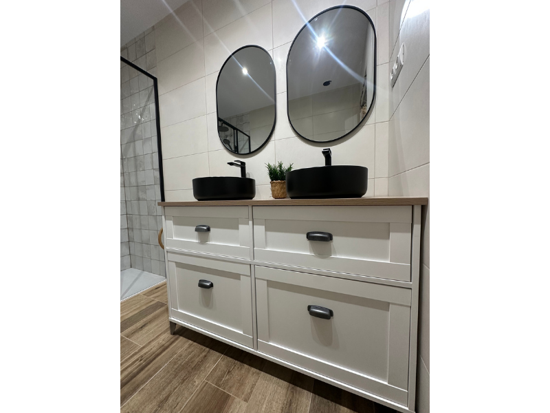 Foto de cliente de Mueble de Baño con Patas Toscana Color Blanco Soft y Roble Cambrian 120 cm (Lavabos Negros)
