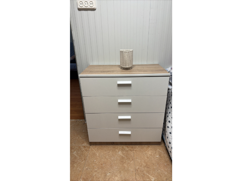 Foto de cliente de Cómoda Dormitorio Tibet 4C Roble Cambrian y Blanco 74x78 cm