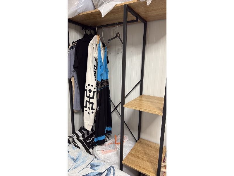 Foto de cliente de Vestidor Abierto Dormitorio 3 estantes Color roble sonoma y Negro 90x167 cm