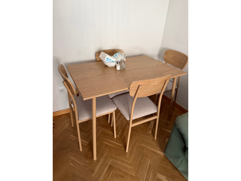 Foto de cliente de Conjunto Mesa y 4 Sillas Vex Estilo Industrial Color Roble Claro y Champagne