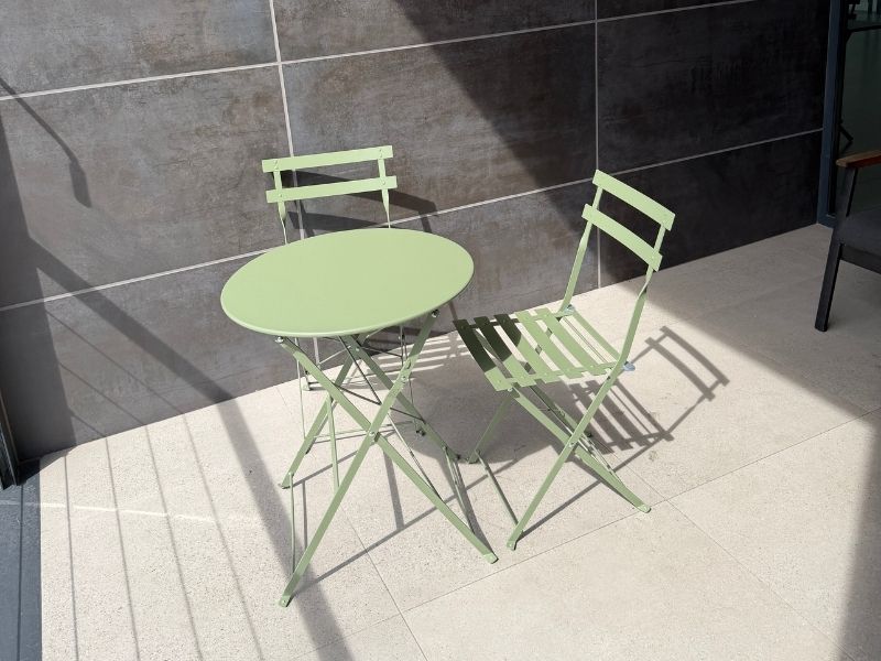 Foto de cliente de Pack Mesa Redonda con 2 Sillas Jardín Greensboro Plegables en Verde Oliva