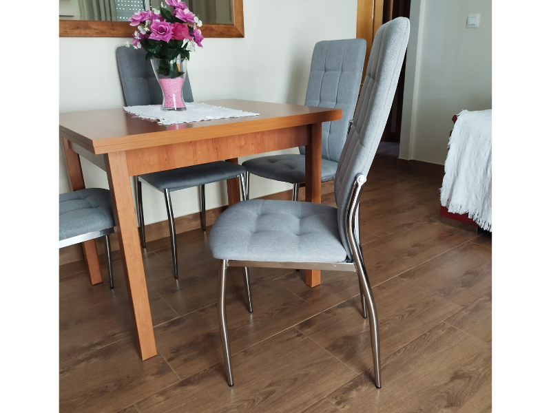 Foto de cliente de Silla De Comedor Moderno Laci De Tela Color Gris Con Detalles