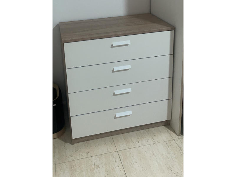 Foto de cliente de Cómoda Dormitorio Tibet 4C Roble Cambrian y Blanco 74x78 cm
