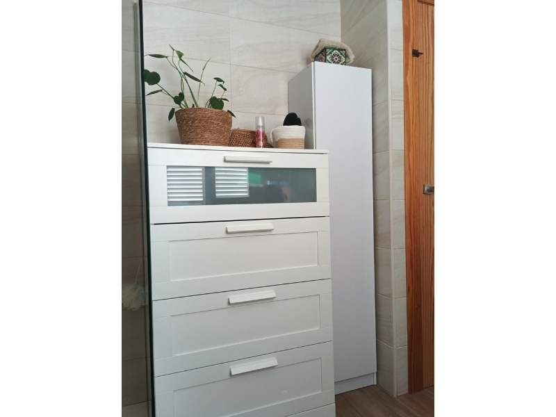 Foto de cliente de Armario Auxiliar Multiusos Alto Puerta Abatible Color Blanco 35x170 cm