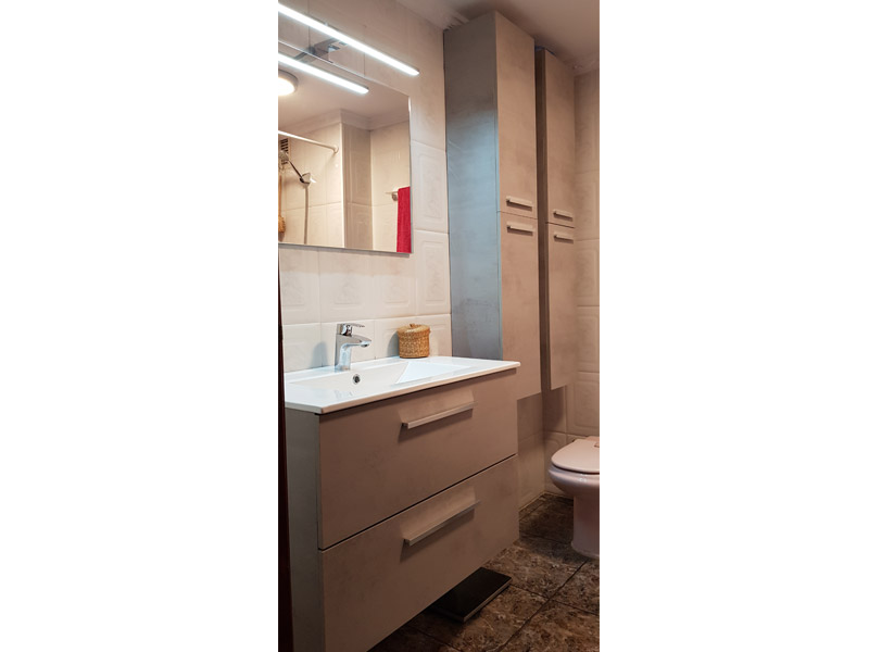 Foto de cliente de Mueble de Baño Suspendido con Espejo Cemento 80 cm (Lavamanos Opcional)