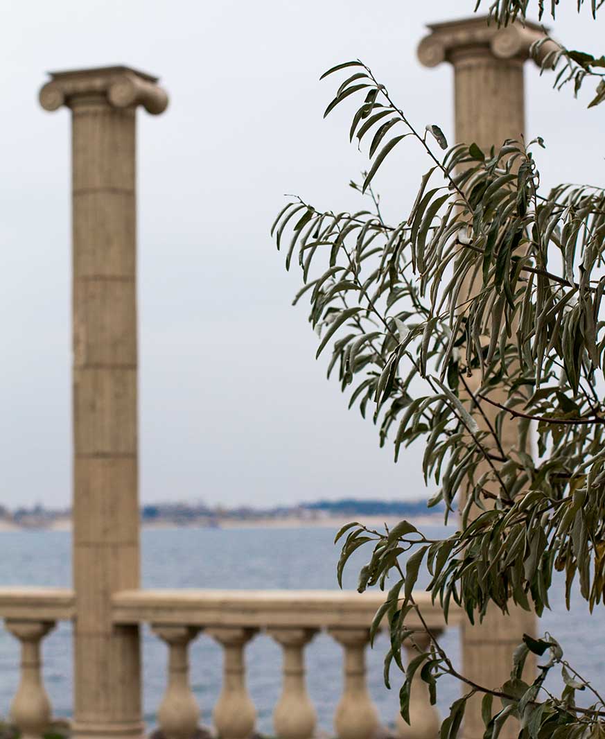 Columnas de estilo neogótico