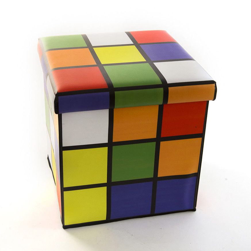 puff originales: con la forma y los colores de un cubo de rubik.