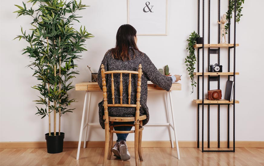 Los 7 mejores escritorios pequeños para trabajar desde casa  Escritorio en  el dormitorio, Despacho en casa, Ideas de decoración de oficina