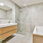 Prepara tu baño para el buen tiempo: orden, frescura y funcionalidad