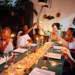 Tendencias de decoración de Nochevieja 2025: colores, estilos y combinaciones para un hogar moderno