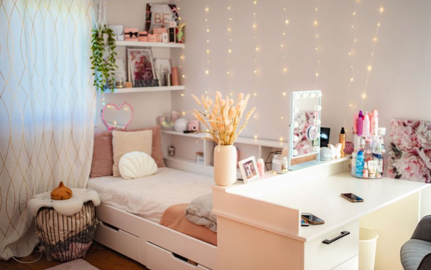 dormitorio juvenil moderno con cama