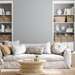 Tendencias en decoración verano 2025: colores, materiales y muebles que se llevan