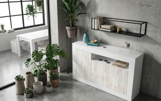 Aparador moderno blanco con puertas en madera clara y hueco central abierto